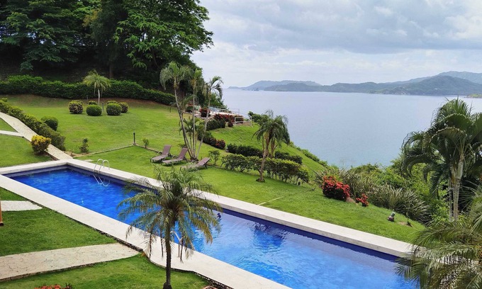 Playa Flamingo Condo | Oceanfront Condo with Pool & Stunning Views