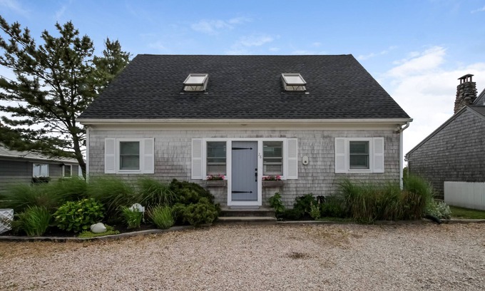 Point Judith House | Oceanfront Cottage in Pt Judith