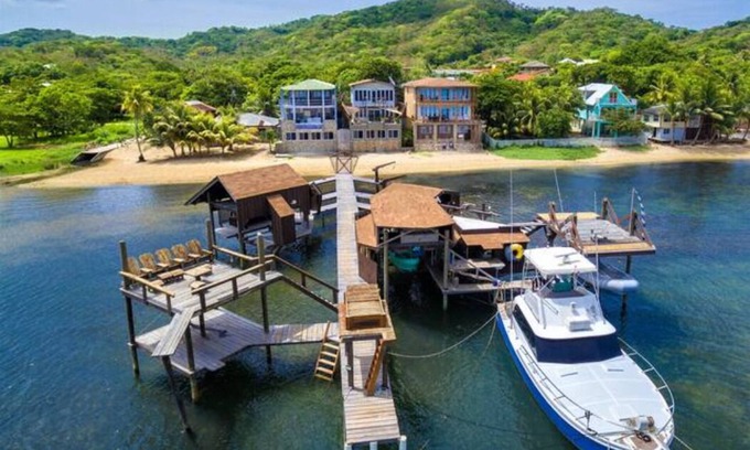 Antoneys Cay House | Oceanfront! Diving, Snorkeling, Kayaking on site. Turtle Casa PENTHOUSE SUITE