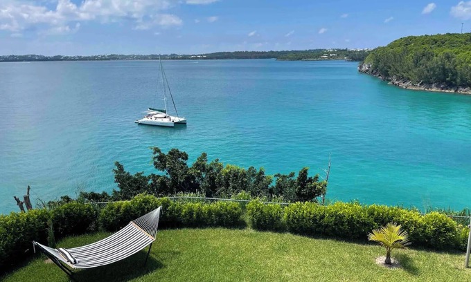 Sandys House | Oceanfront "Dock of the Bay" Retreat in Beautiful Bermuda