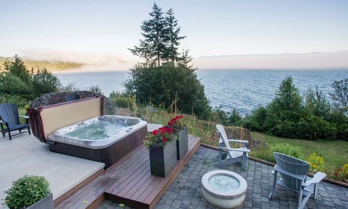 Juan de Fuca Electoral Area Condo | Oceanfront/French Beach/n2bed/2bath/quiet/serene/private hottub/ocean stairs
