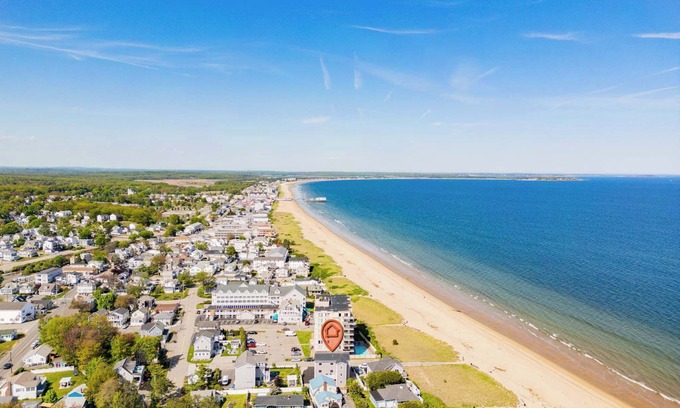Ocean Park House | Oceanfront Home | Beach Access | Deck + Ping Pong