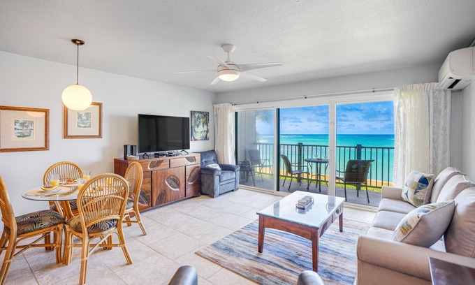 Kapaa Condo | Oceanfront home with shared pool, hot tub, spacious private lanai, & WiFi