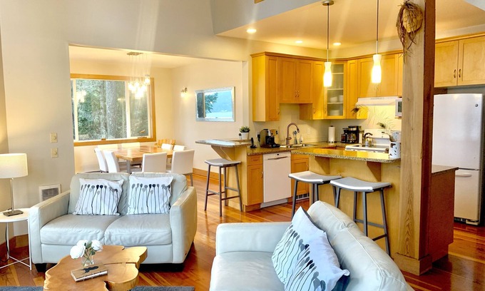 East Sooke House | Oceanfront House on 3 Acres with Hot Tub and Private Beach and Dock