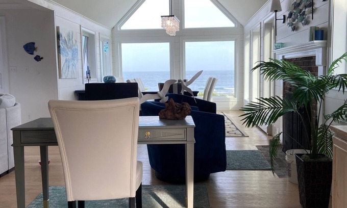 Biddeford House | Oceanfront house on exclusive Fortunes Rocks Beach