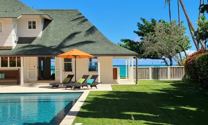 Lanikai House | Oceanfront Luxury Home in Lanikai- sleeps 8