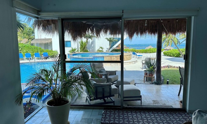 Puerto Morelos Villa | Oceanfront Luxury Home Wifi 4 Smart TV'S Pool & Spa