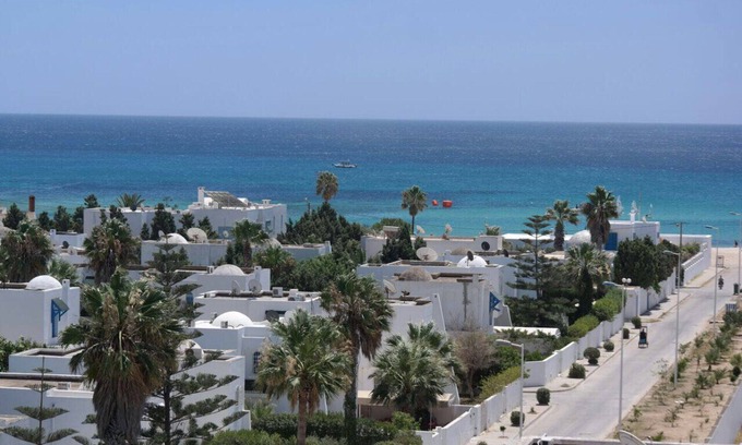 Nabeul Apartment | Oceanfront Luxury Retreat: 3BR Gem with Spectacular sea view & secure parking