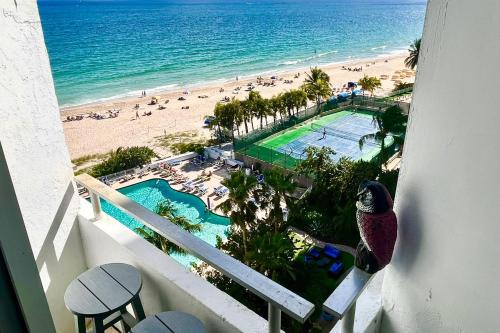 Galt Mile Apartment | Oceanfront Luxury Renovated Resort Getaway!