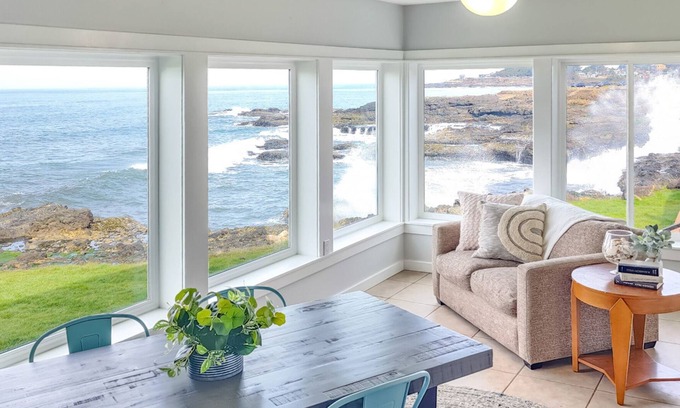 Yachats House | Oceanfront Main floor Duplex in the heart of Yachats