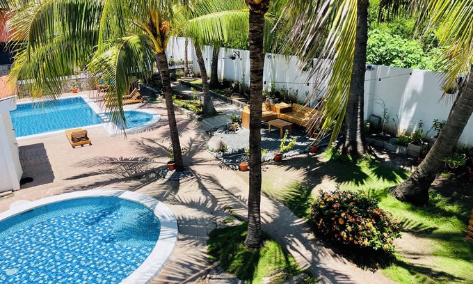 La Libertad Hotel | Oceanfront paradise steps away from the surf, in Surf City La Libertad.