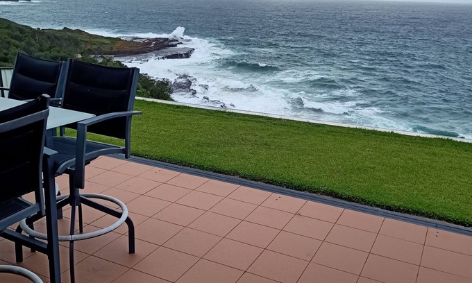 Port Kembla House | OCEANFRONT, PORT KEMBLA n- Sleeps 10n- 4 Bedroomsn- + Foldoutn- Great Viewsn