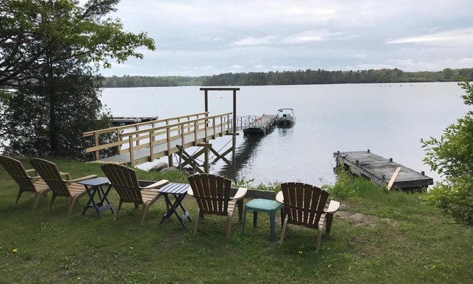 West Bath Cottage | Oceanfront Victorian Cottage (pet friendly)3 beds, 2bath, deck, shared dock