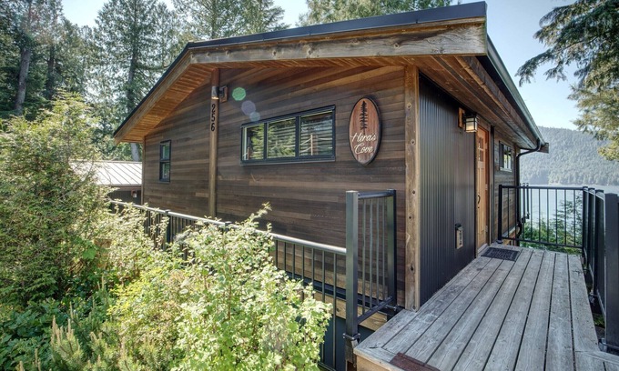 Port Renfrew Cabin | Oceanfront view, sleep 7, pet friendly in Port Renfrew BC