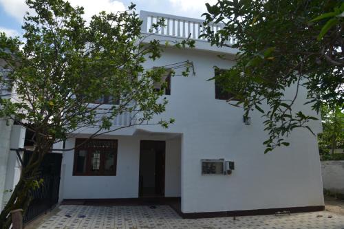 Rathmalana Apartment | Oceanic Shades - Mount Lavinia