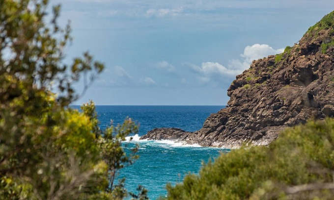 Boomerang Beach Apartment | Oceanside 007 with beautiful oceans views and your own entertaining space