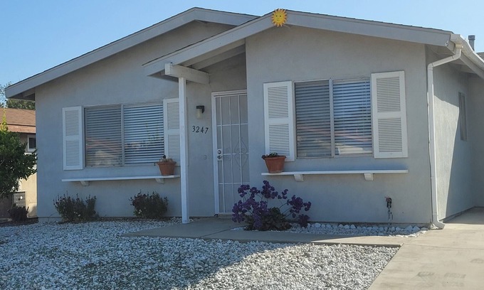 Mira Costa House | Oceanside Carlsbad border 55+ AC, near shopping, restaurants, ~ 5 mi to beaches
