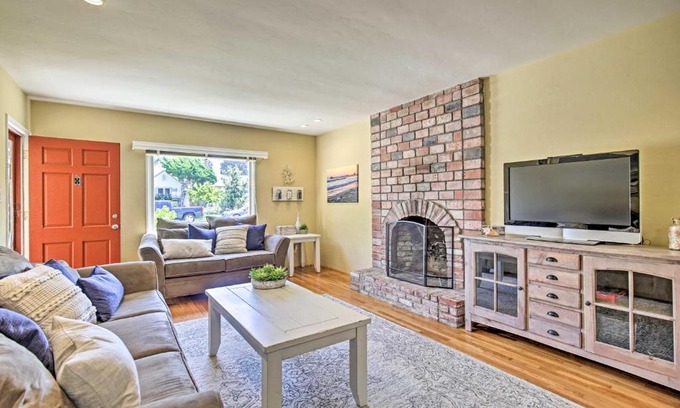 Townsite House | Oceanside Home with Yard - Walk to Beach and Pier