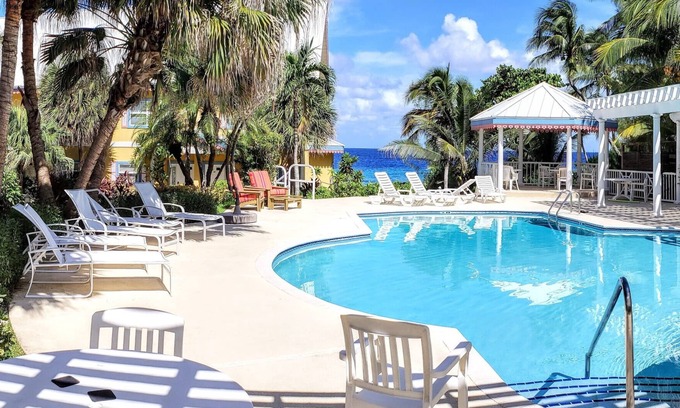 Northwest Point Apartment | Oceanside King Room with ensuite