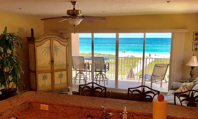 Independence Square Condo | OCEANSIDE LUXURY BEACHFRONT CONDO with Pool, SPA, Incredible Views