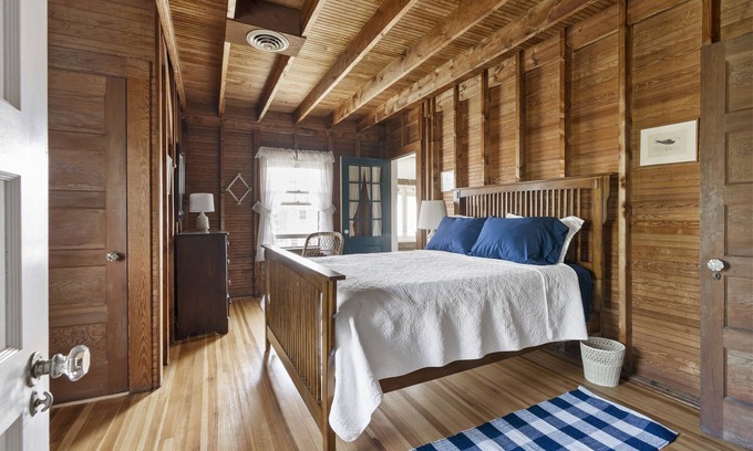 Madison Center House | Oceanview Cottage by East Wharf Beach Madison CT