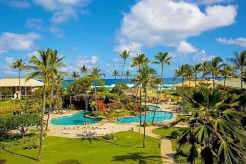 Hanamaulu Apartment | Oceanview Elegance with King Bed