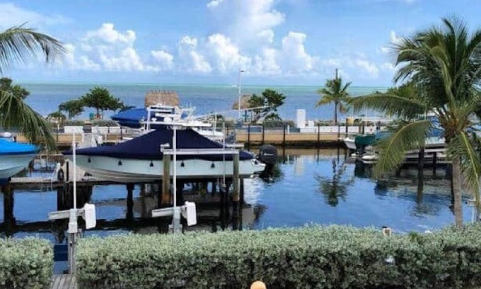 Key Largo Villa | Oceanview Marinaview Free Golf Cart Pool Pickleball