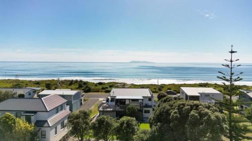 Waihi Beach House | Oceanview on Broadway