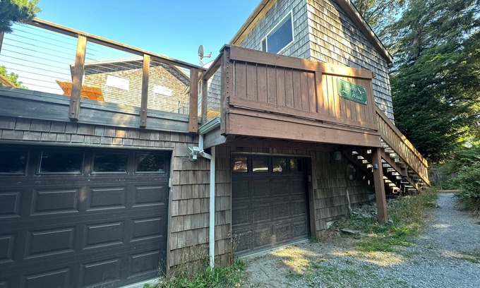 Port Orford House | Oceanview Retreat – Walk to Beach, Dog-Friendly