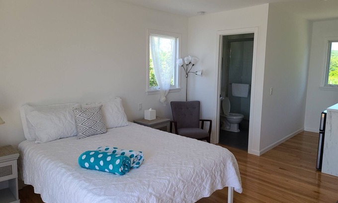 Montauk Apartment | OceanView Studio 3 Twin Pond