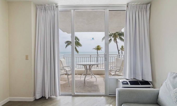 Lower Matecumbe Beach Apartment | Oceanview Studio Sleeps 3, Islamorada
