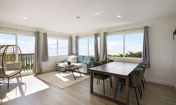 Pacifica Apartment | Oceanview Sunset View 3BR Luxe Home Yard