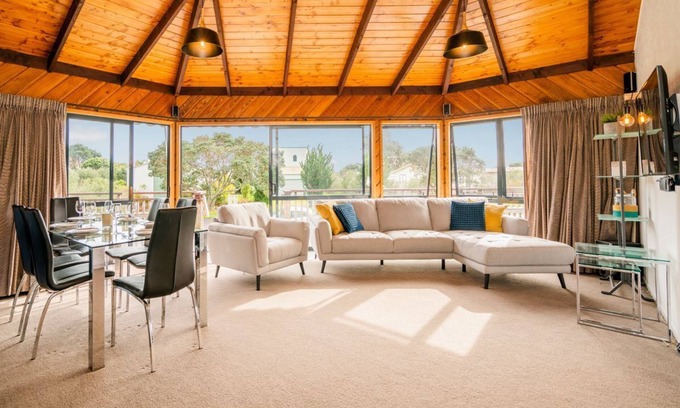 Matarangi House | Octagon by the Beach - less than 100m to Matarangi Beach