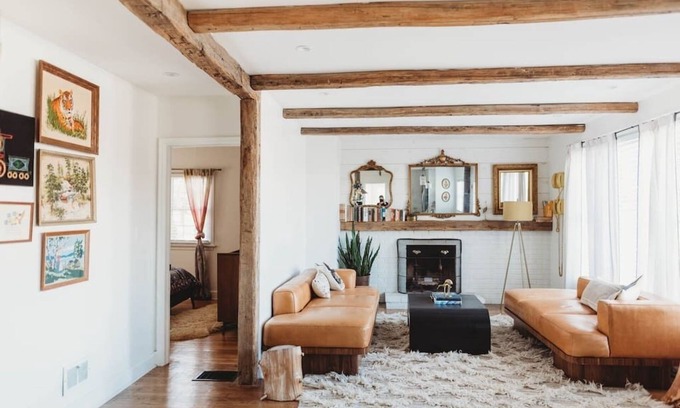 Honey Brook House | Ode to the '70's private home with Hot Tub!