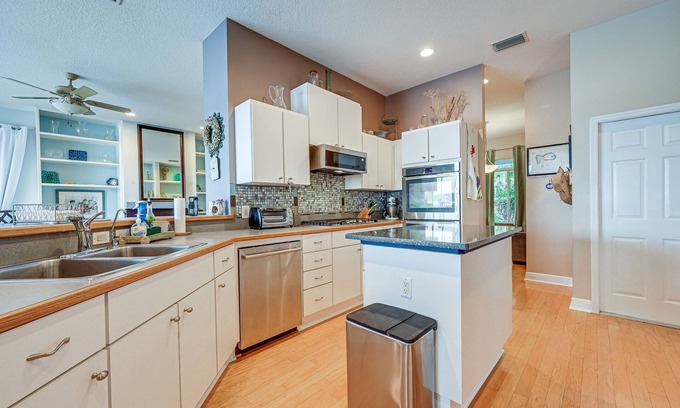 Odessa House | Odessa Lake House w/Private Pool & Screened Lanai