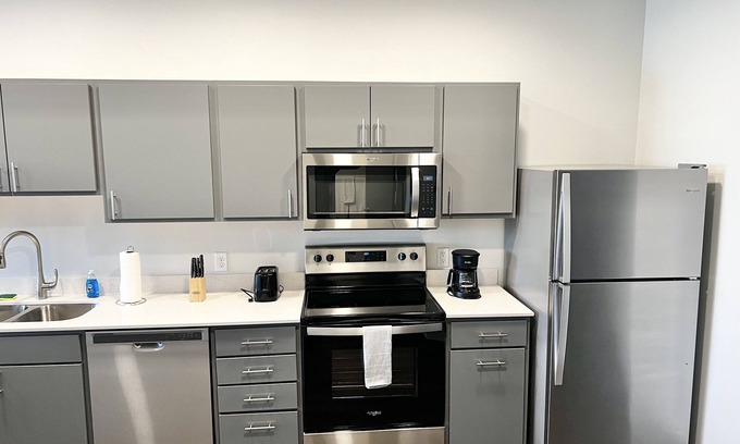 West Des Moines Apartment | ✧Odyssey at Keystone | Chic 1BD Apartment✧