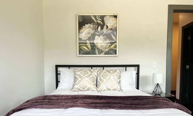 West Des Moines Apartment | ✧Odyssey at Keystone | Stupefying 1BD Apartment✧