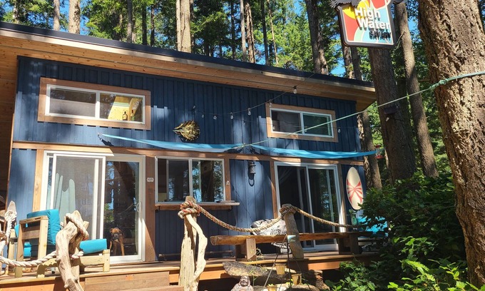 Savary Island Cabin | Off grid cabin on Savary with guest bunkeenn