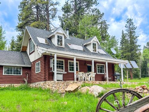 Duck Creek Village House | Off-grid Cabin At Angel Valley Ranch