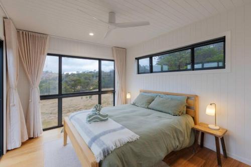 Tenterfield House | Off-Grid Farm Stay with Scenic Views