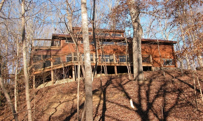 Bee Spring House | Off-Grid Solar Lakefront House/Private 80+ Wooded Acres On Nolin Lake