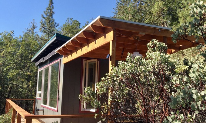Rogue River House | Off-grid tiny home on 6 secluded acres w/outdoor soaking tubs and sauna!