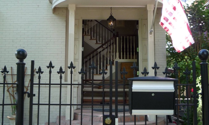 Cheesman Park House | Off the Park Walk to Everything Whole Foods, Restaurants Coffee & Bus