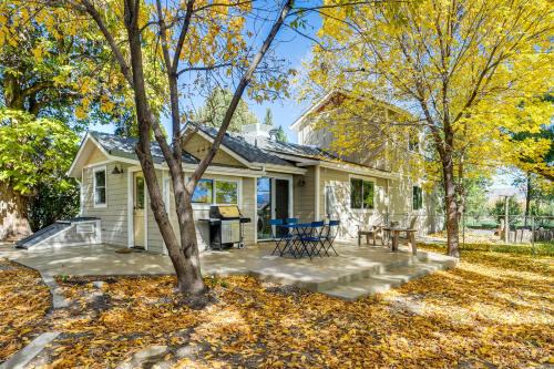 Palisade House | Off the Rails in Palisade Wine Country Retreat!