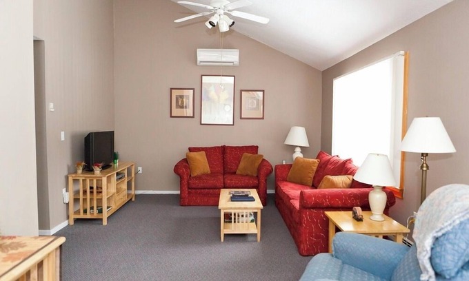 Bartlett Condo | Official Seasons RMC Condo 15F - 1 Bedroom + Loft - Sleeps 9 - No Fees