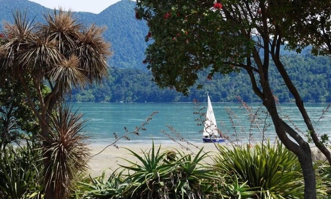 Mahau Sound Cottage | Ohingaroa Bay cabin.