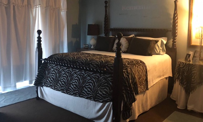 Okmulgee County House | OK40 Ranch Hacienda Bed & Breakfast WILDSIDE Bedroom