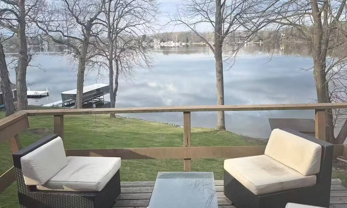 Okauchee Lake House | Okauchee Lake Home with Over 100 Feet of Frontage
