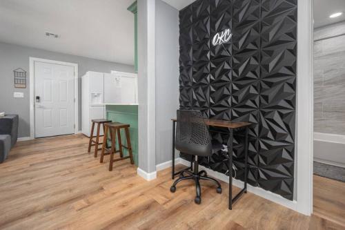Central Oklahoma City House | OKC Casita - Newly Remodeled, Modern 2 BR home - Family and pet friendly Plus Hot tub
