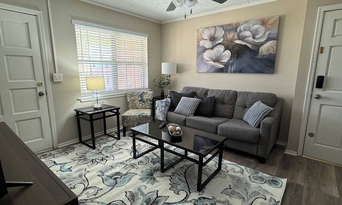 Central Oklahoma City Condo | OKC condo with king bed and balcony